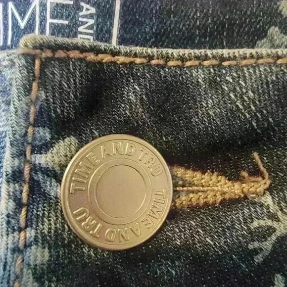 Time And Tru Shorts Womens 12 Denim Floral New Stretch 4" Inseam Mid Rise - Picture 7 of 13